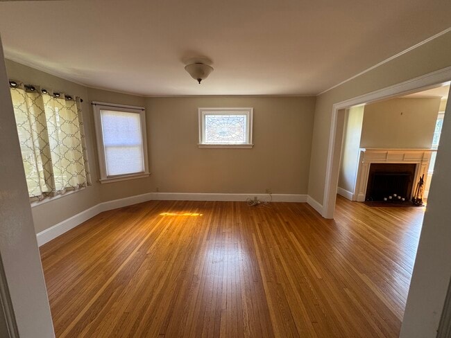 Photo - 191 Oxford St Unit 2 Bedroom West End
