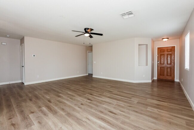 1800 E Desert Rose Trail