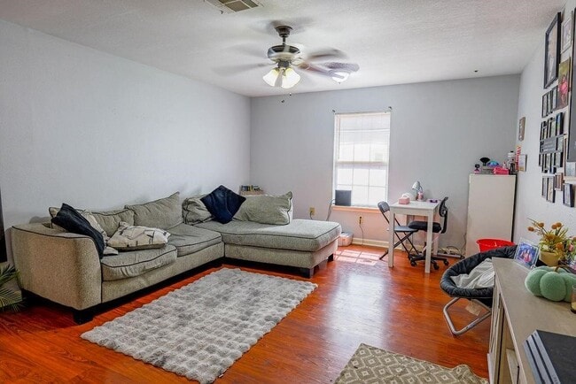 Photo - 6820 Petre Dr