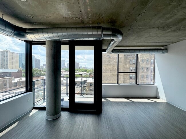 Photo - 4539 N Sheridan Rd
