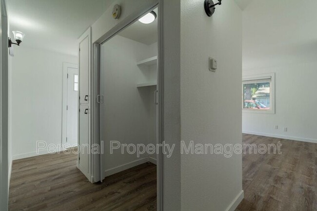Photo - 4325 E 17th St
