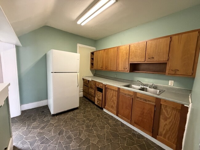 Building Photo - 517 W Marion St Unit C