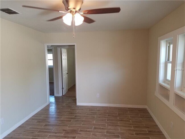 Photo - 3072 Meadow View Ave