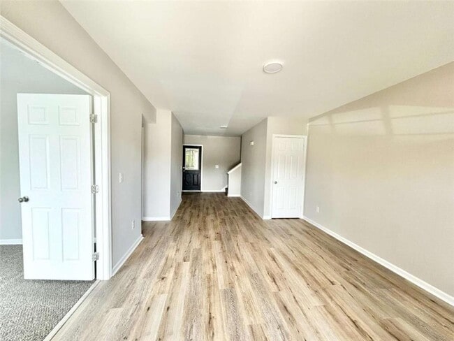 Photo - 944 Old Mill Ln