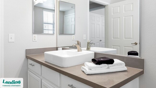 Photo - 9242 W Russell Rd Unidad 07-103