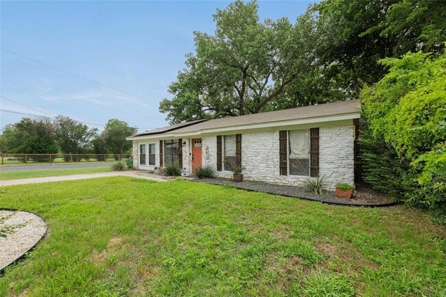 Photo - 801 E 3rd St