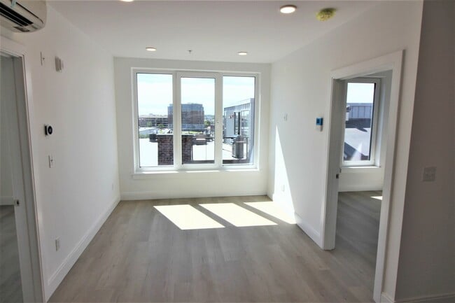 Photo - GREAT 2 BEDROOM IN THE SOUTH END!!!!