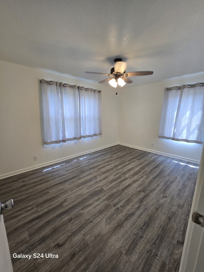 Photo - 1906 S Washington St