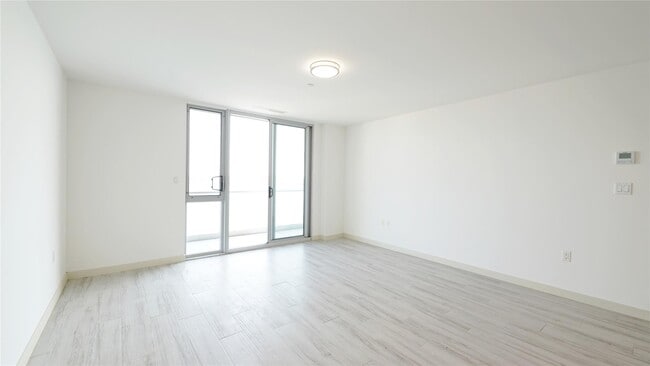 Photo - 14- 50 110th St Unit 305