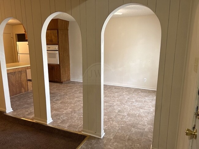 Photo - 2103 Omega Cir