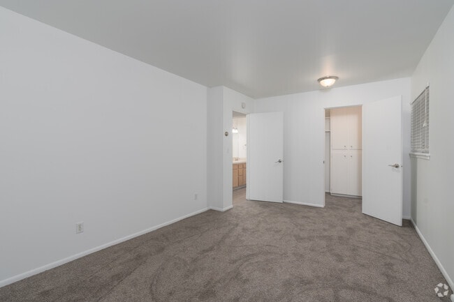 2BR, 1BA - 1100SF - Bedroom