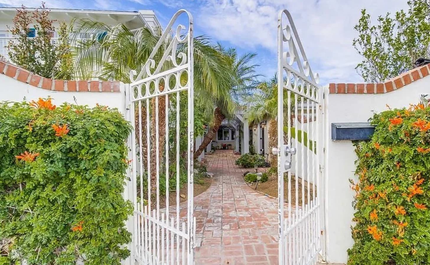 3 Bed 3 Bath Spacious Coronado Home Available for Long Term Rent Unfurnished! - 3 Bed 3 Bath Spacious Coronado Home Available for Long Term Rent Unfurnished!