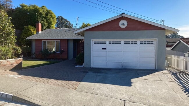 Building Photo - Gorgeous house - Huge Backyard with Bonus ...