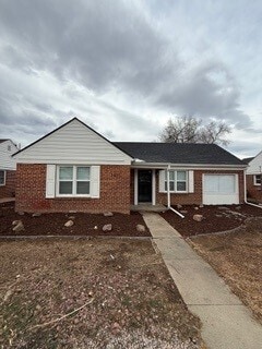 Building Photo - Beautifully renovated single story 2b/1b