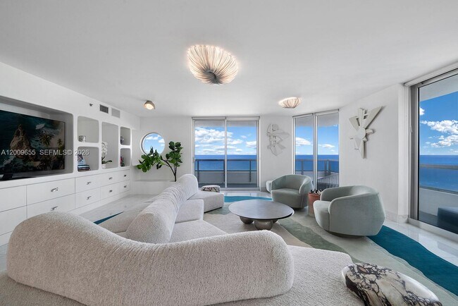 Building Photo - 5801 Collins Ave Unit 1200