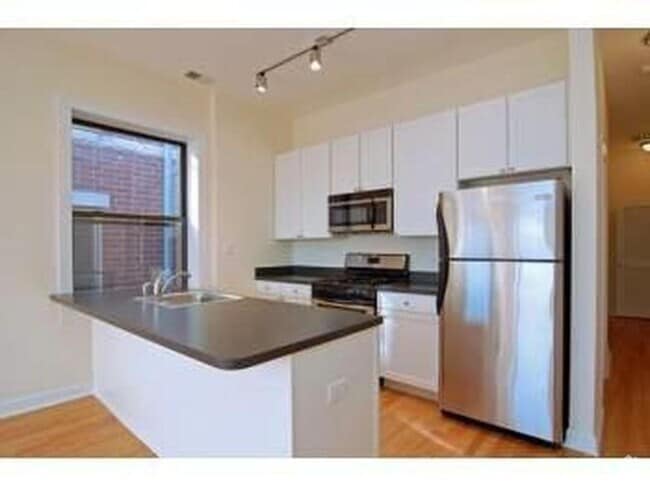 Building Photo - 3 bedroom in Chicago IL 60640 Unit 32S Rental