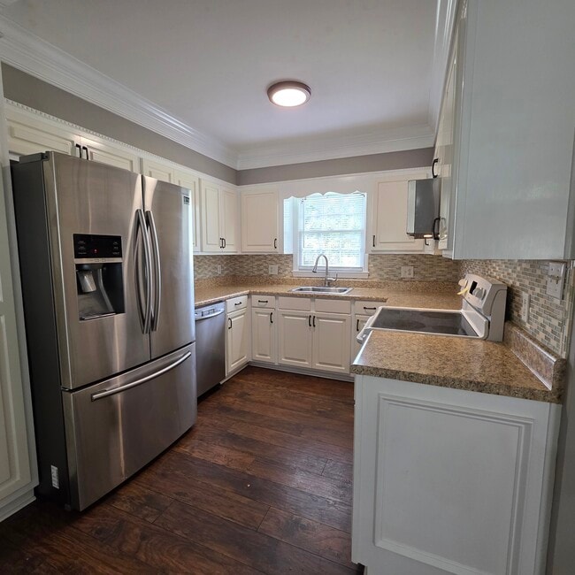 Photo - 825 Community Ave