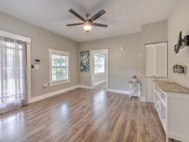 Photo - 728 E Hanlon St