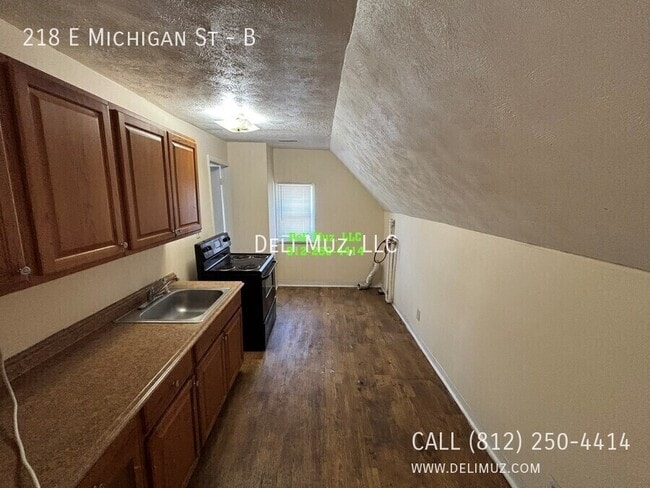 Photo - 218 E Michigan St