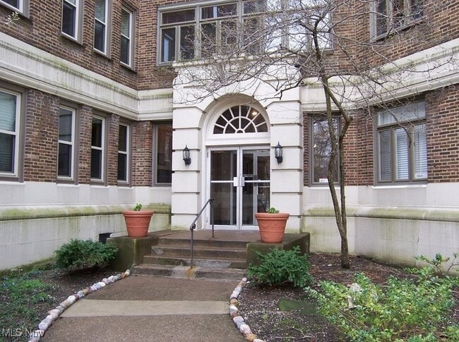 Building Photo - 2330 Euclid Heights Blvd Unit 301