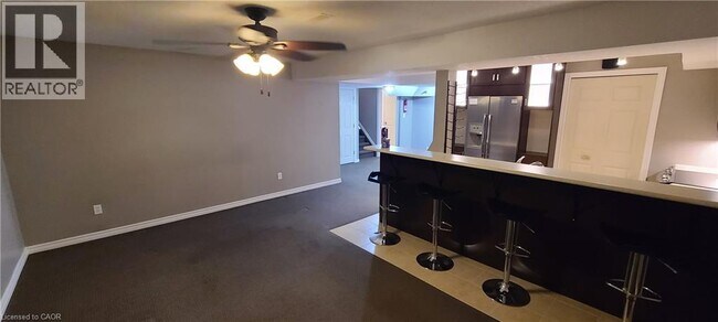 Photo - 77 Thames Wy