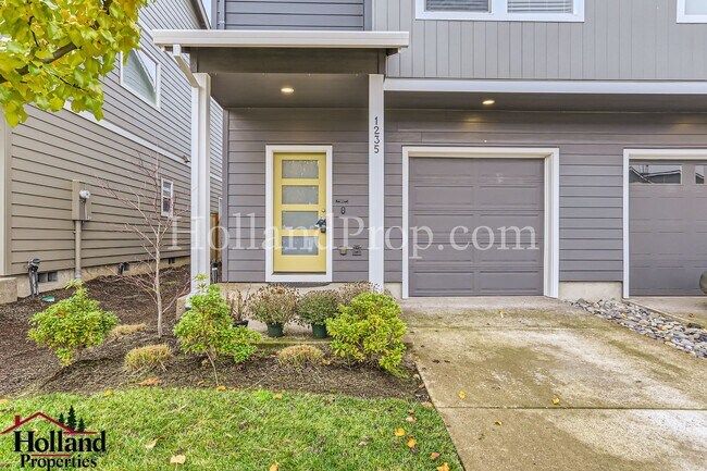 Photo - Gorgeous & Spacious Single-Home 3 beds 2.5 bath Available for you!