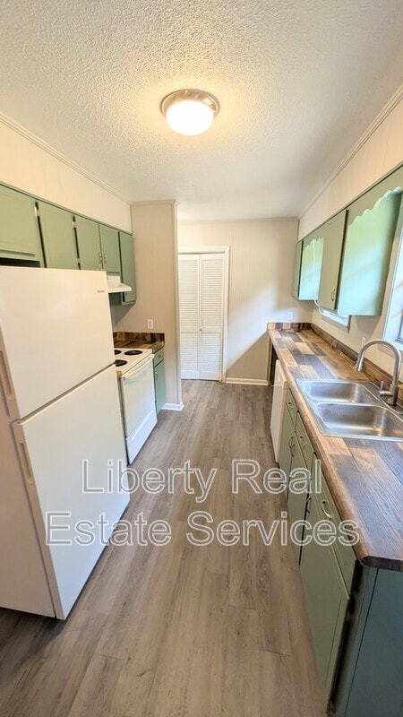 Photo - 631 Fleming Rd
