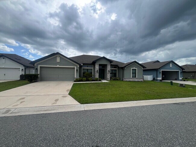 Photo - "Spacious 4-Bedroom Home in Mulberry's Heritage Park - 2 Full Baths & 2,211 Sq. Ft. of Comfort!"