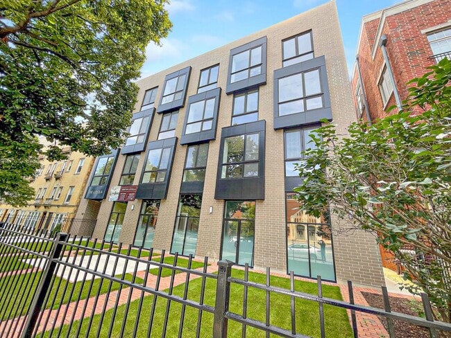 Building Photo - 1313 W Loyola Ave Unit 2B