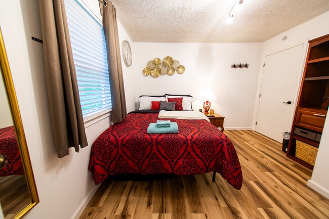 Photo - 2405 45th St Unit Apartment B