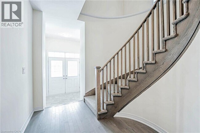 Photo - 201 Dingman St