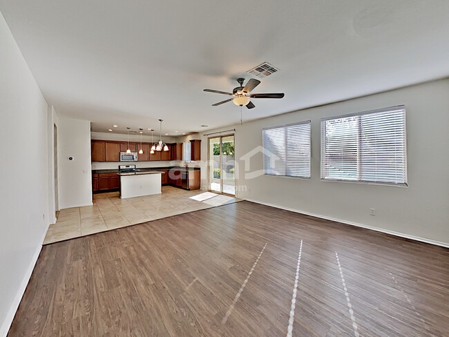 Photo - 3207 E Regina St