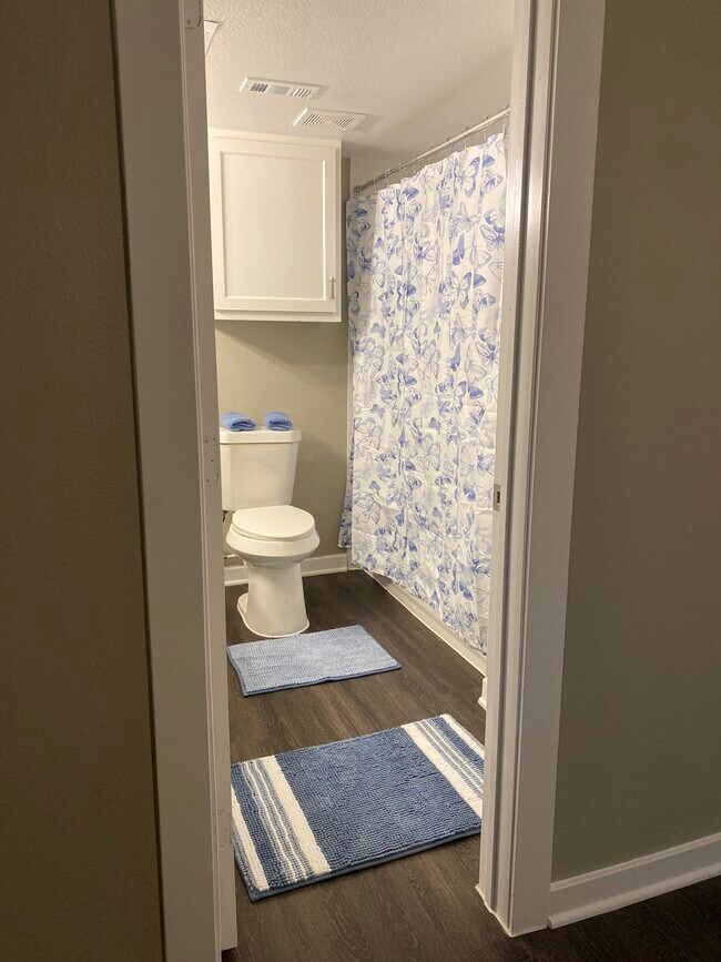 1BR,1BA-678sft