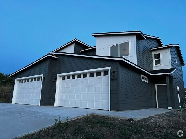 Building Photo - 1808 N Coach Ln Unit 1808 Rental