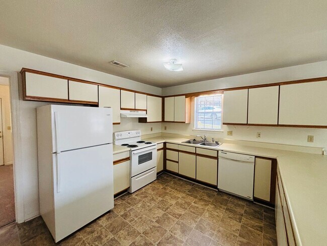 Photo - 874 Patrick Henry Dr