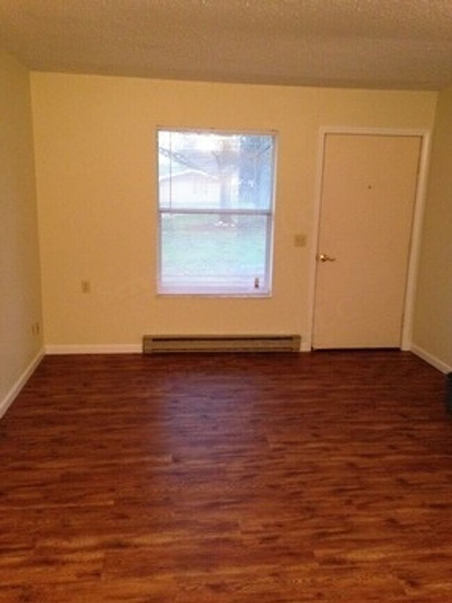 Photo - Fayette Manor Unit B2