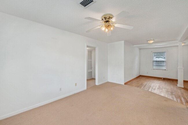 Photo - 44 Oxford St