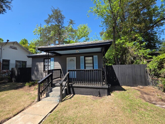 Photo - 206 W 60th St