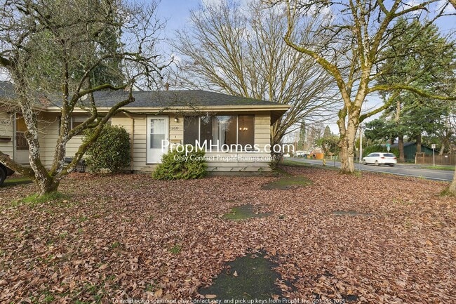 Building Photo - Charming Two Bedroom Duplex in Vose Neighborhood - Corner Lot!