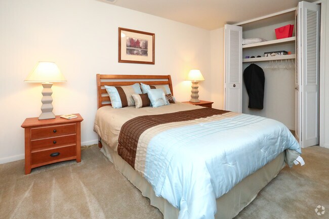 2 BR, 1 BA - 833 SF, Standard - Fountain Park South Apartments