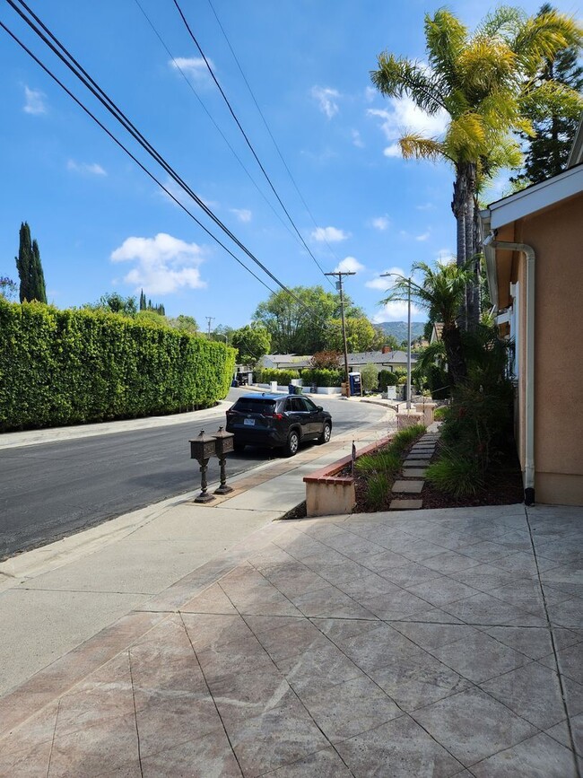 Photo - 17118 Oak View Dr