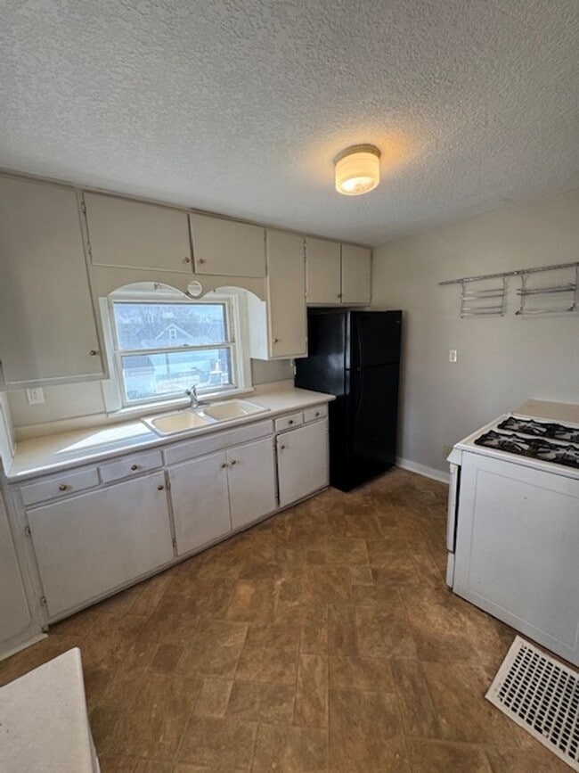 Photo - 1637 Howell St Unit Lower