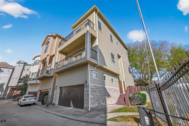 Building Photo - 2063 W 14th 1/2 St