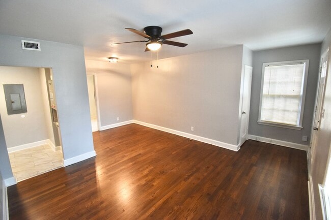 Photo - 219 E 6th Ave Unit 219 E 6th Avenue (Downstairs)