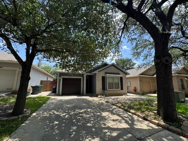 Building Photo - Move-In Ready 3-Bedroom Home Near the San Antonio Medical Center