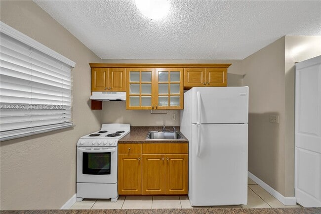 Photo - 9751 Wayne Ave Unit 6