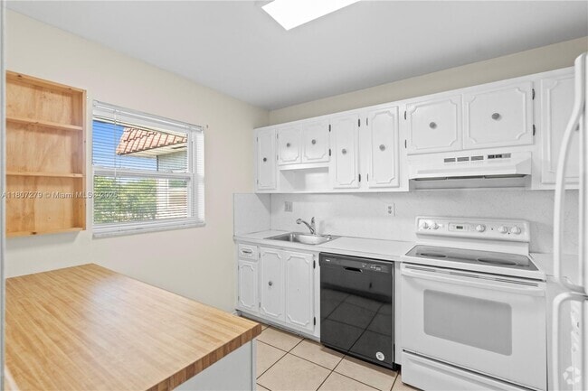 Building Photo - 8605 W Sample Rd Unit 306 Rental