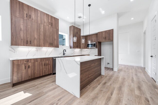Photo - 3619 Bremond St