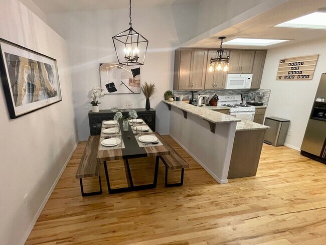 Photo - 3 Bed 2 Bath Furnished Townhome in Boise!