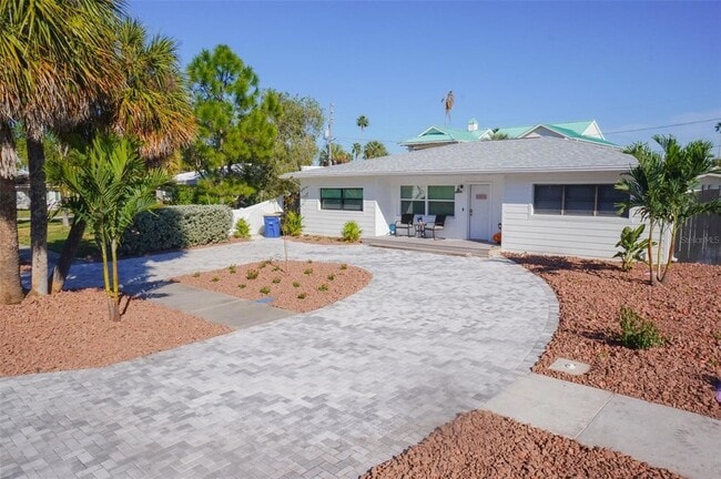 Building Photo - 929 Lantana Ave